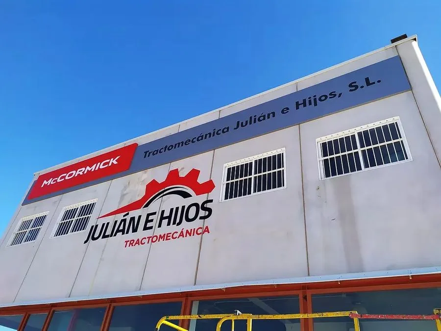 Julián e Hijos